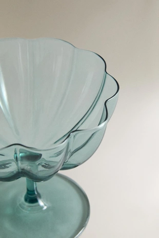 Стеклянная бокалка для мороженого с завитым дизайном- Заказать в России