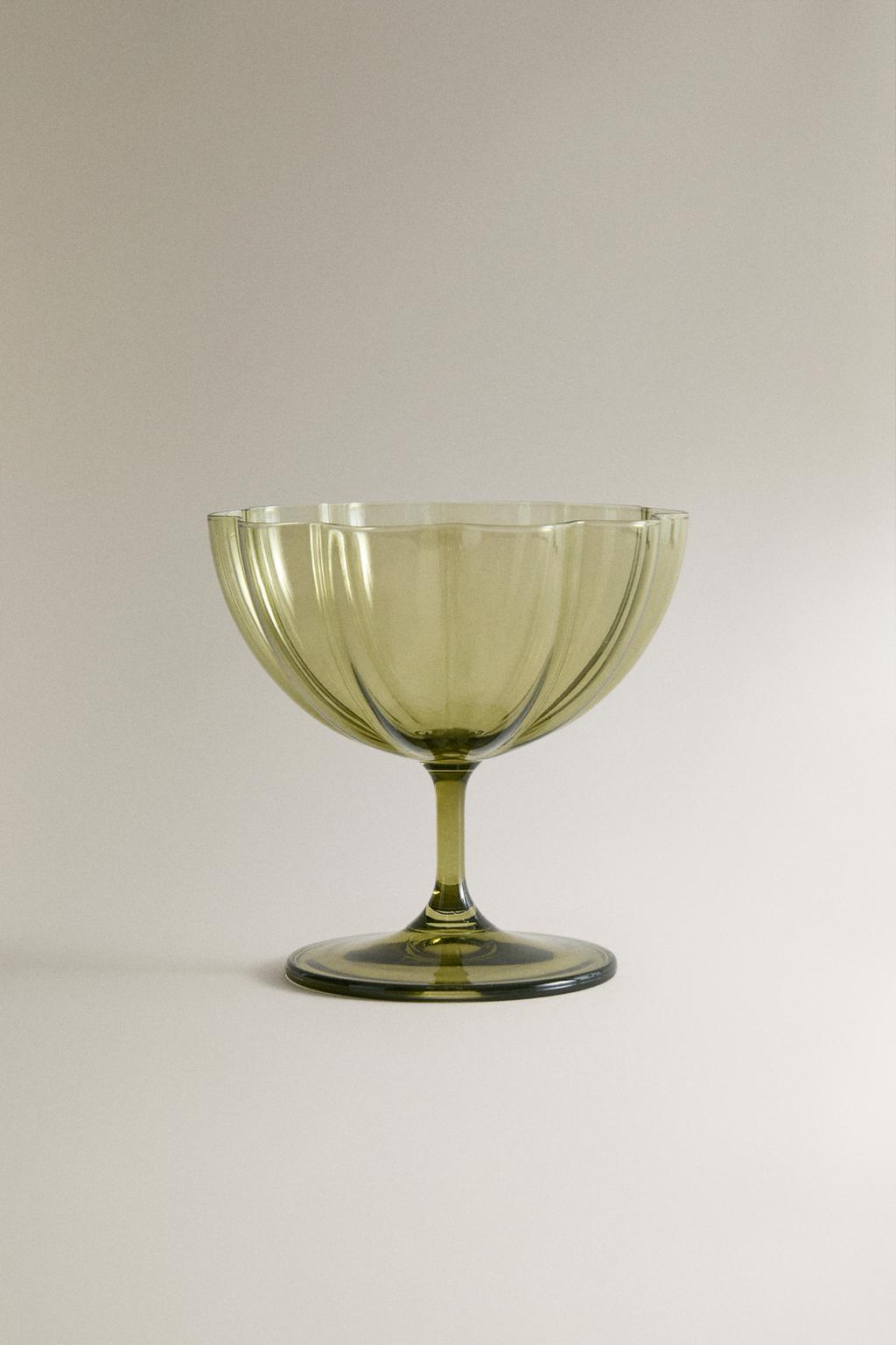 Стеклянная чашка для мороженого со волновым дизайном