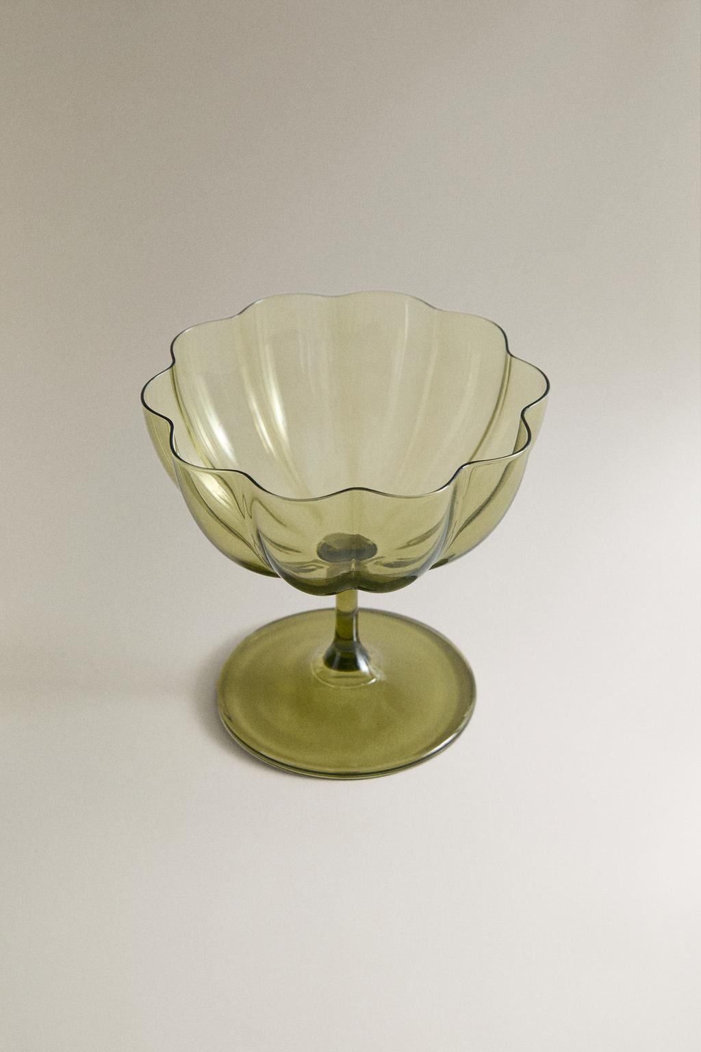 Стеклянная чашка для мороженого со волновым дизайном