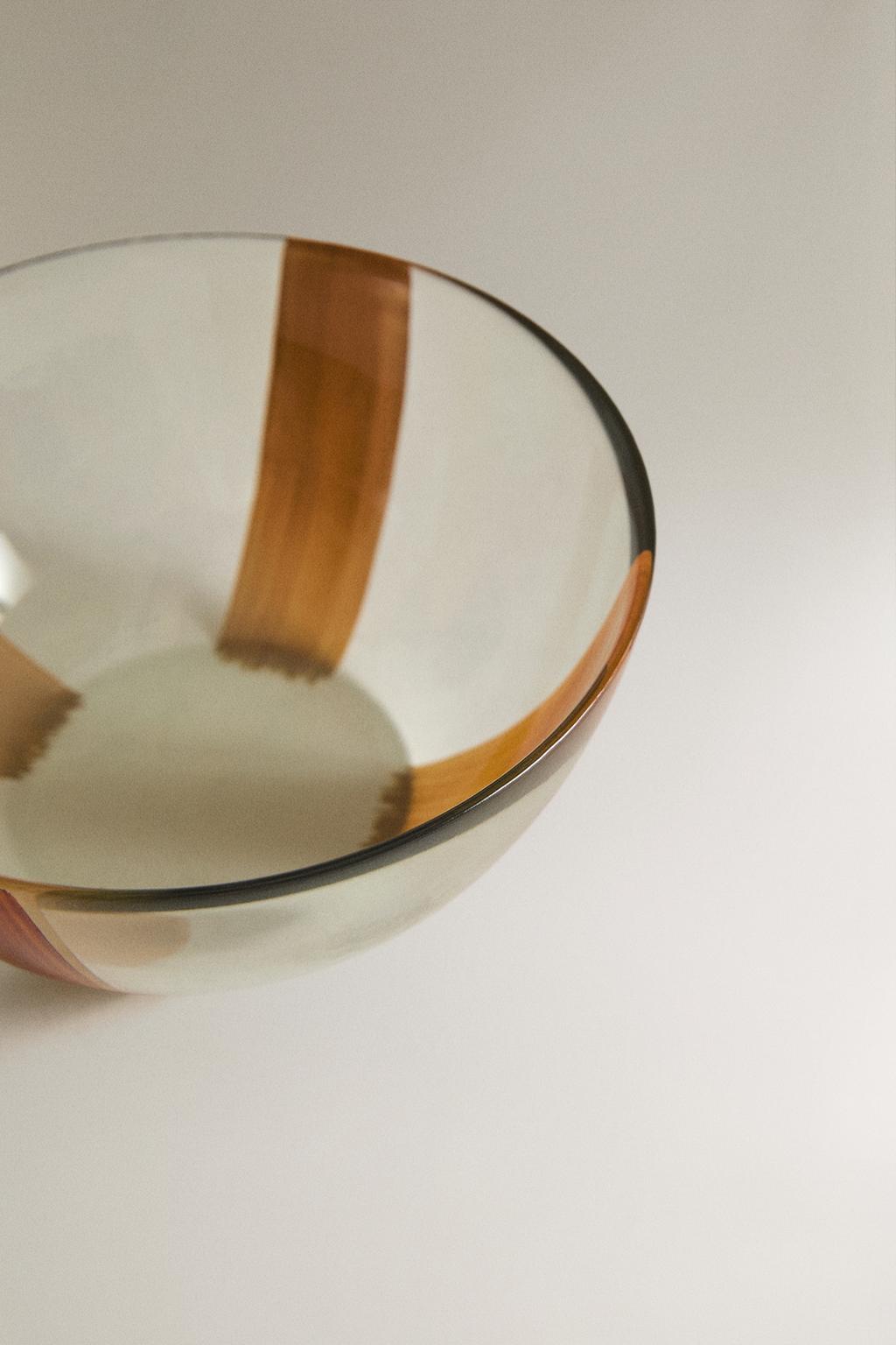 Стеклянная чаша в полоску