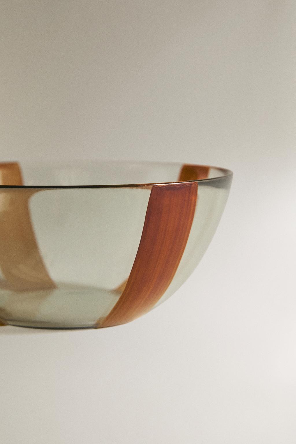 Стеклянная чаша в полоску