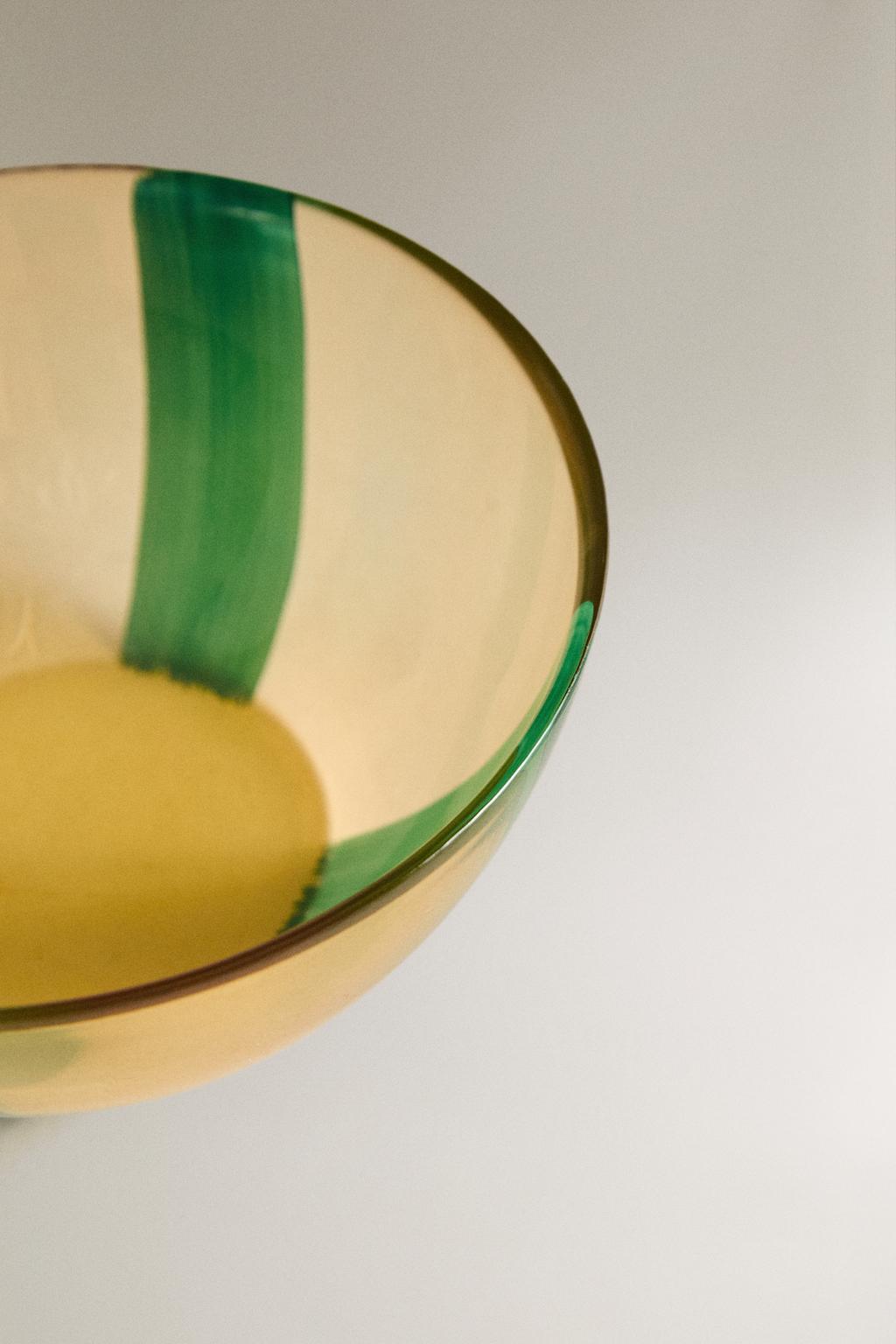 Стеклянная миска в полоску