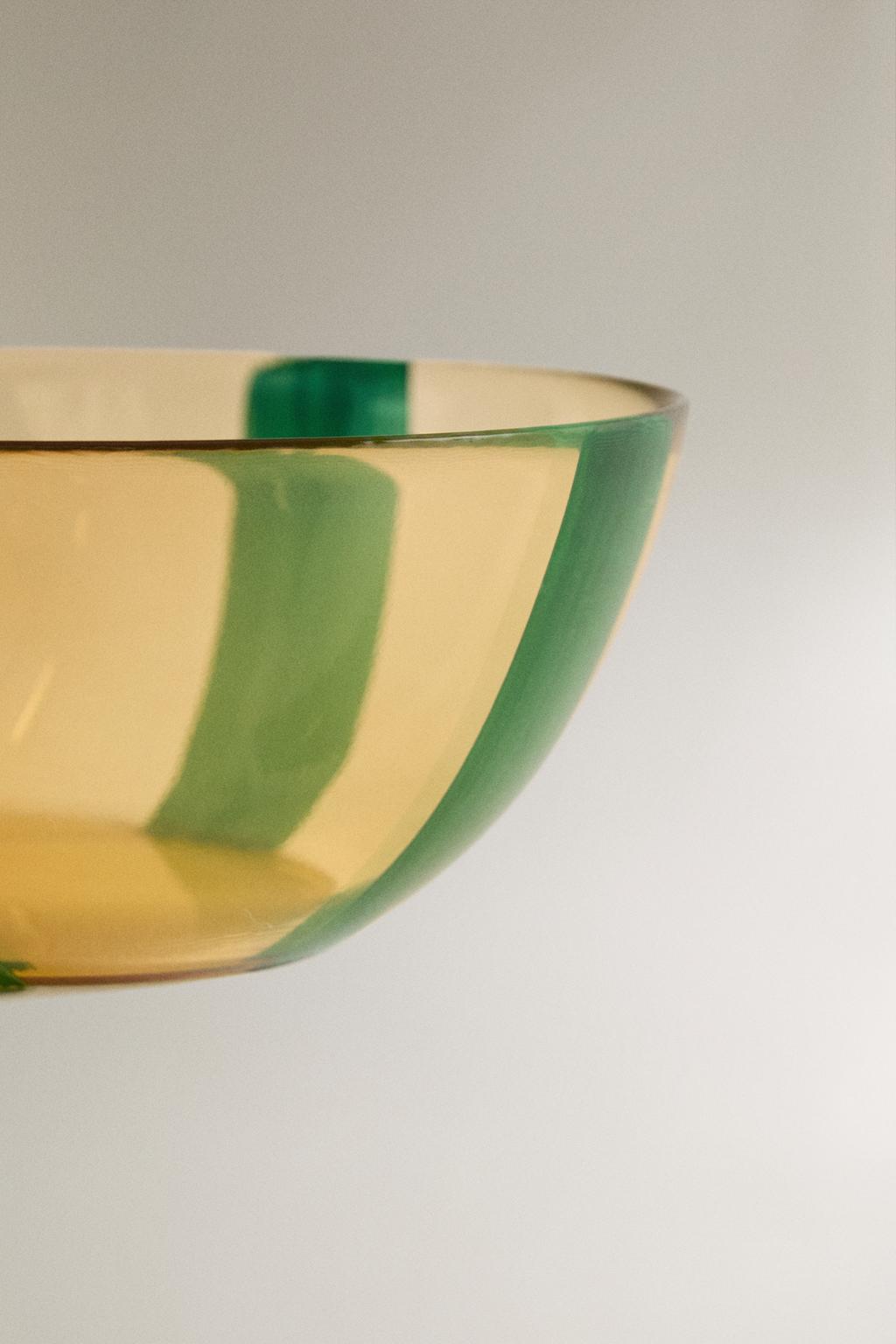 Стеклянная миска в полоску