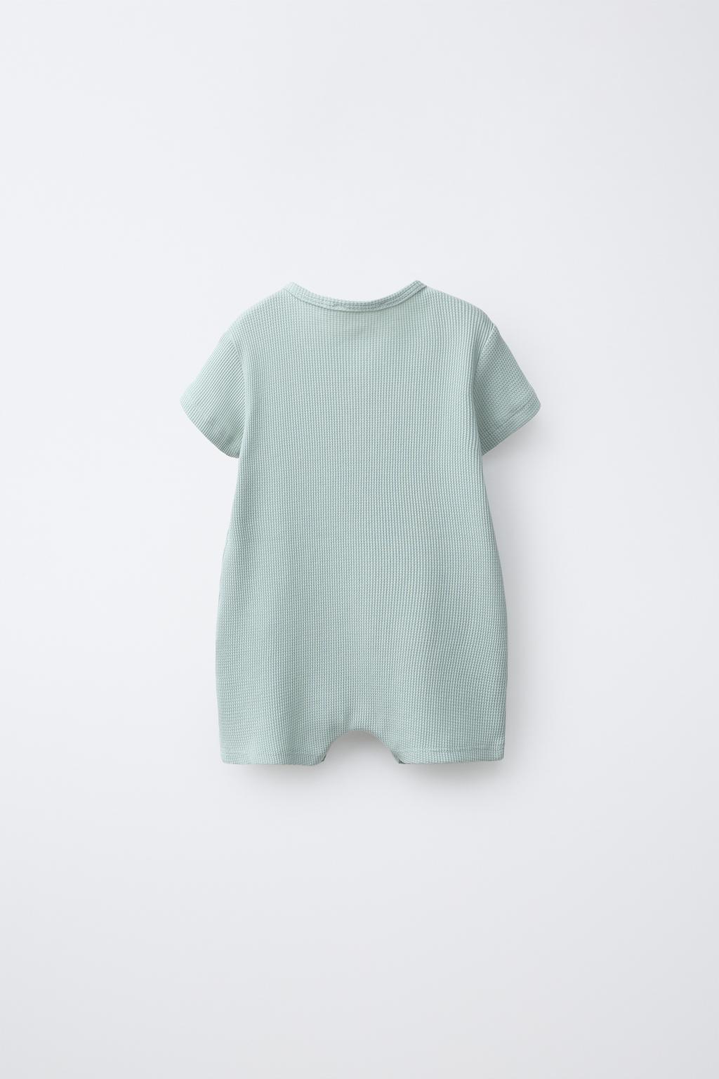 КОМБИНЕЗОН ИЗ ВАФЕЛЬНОГО ТРИКОТАЖА С ВОРОТНИКОМ НА ПУГОВИЦАХ