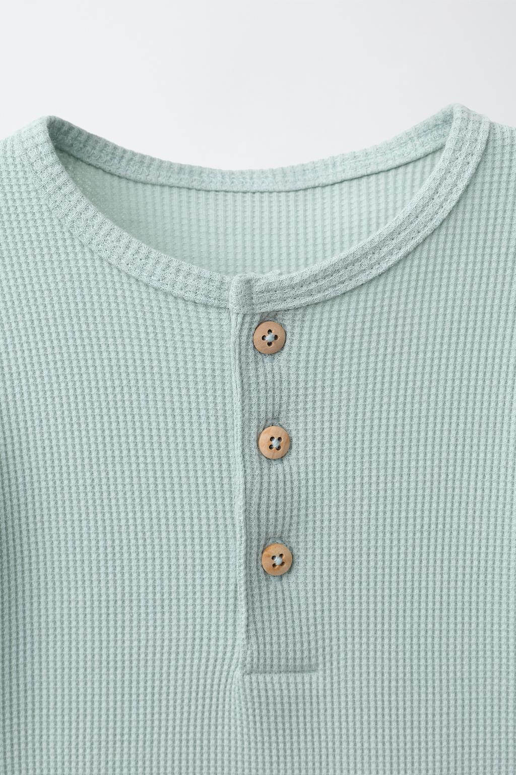 КОМБИНЕЗОН ИЗ ВАФЕЛЬНОГО ТРИКОТАЖА С ВОРОТНИКОМ НА ПУГОВИЦАХ