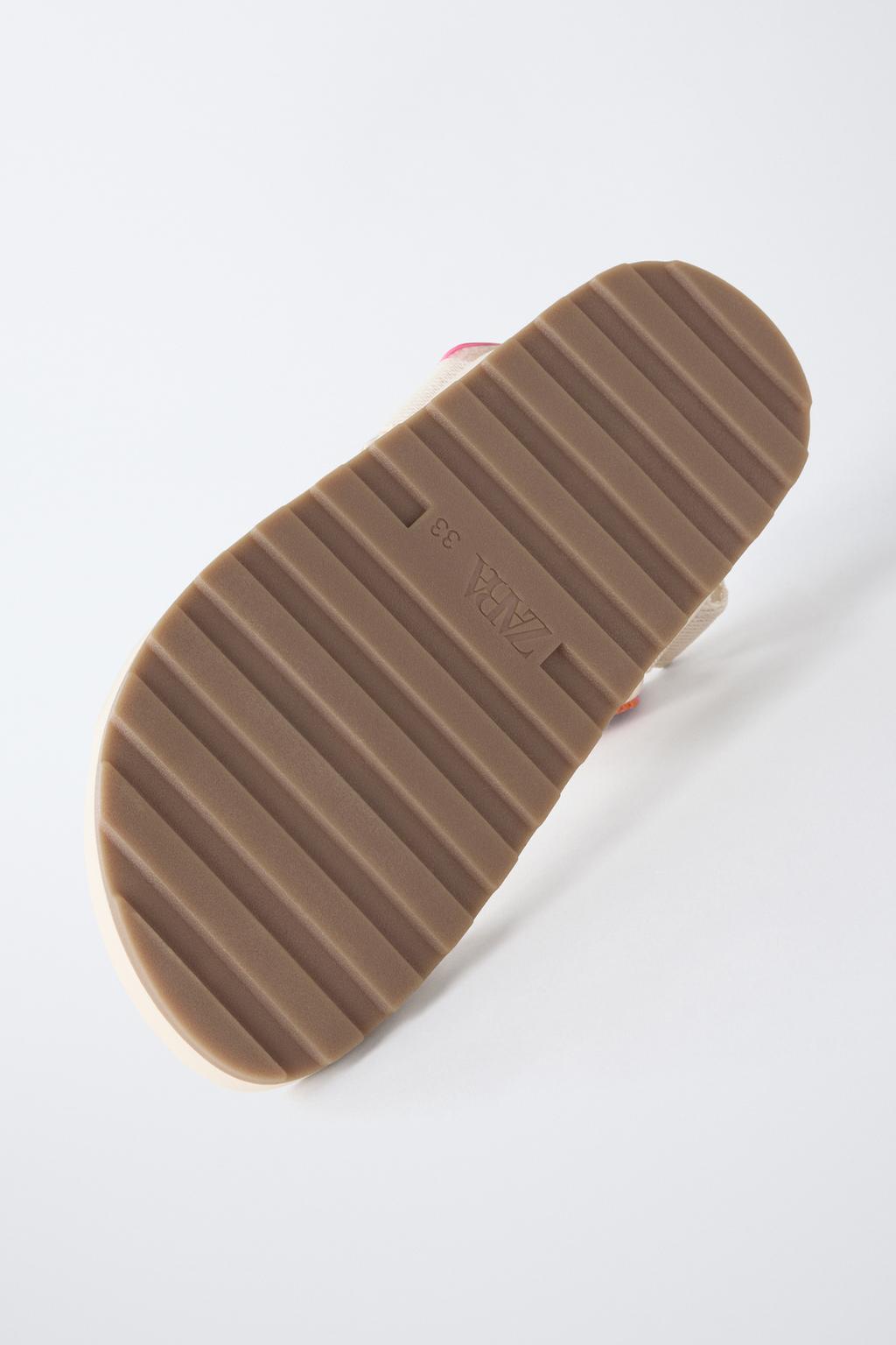 ТЕХНИЧЕСКИЕ САНДАЛИИ С БУСИНАМИ