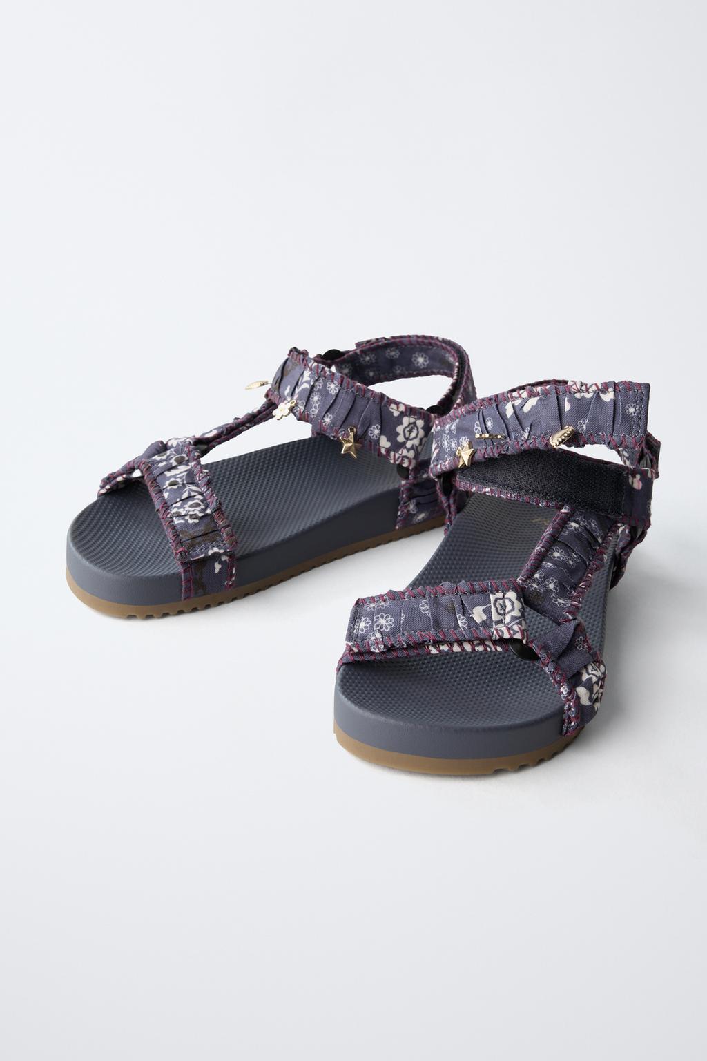 ТЕХНИЧЕСКИЕ САНДАЛИИ С ЦВЕТАМИ