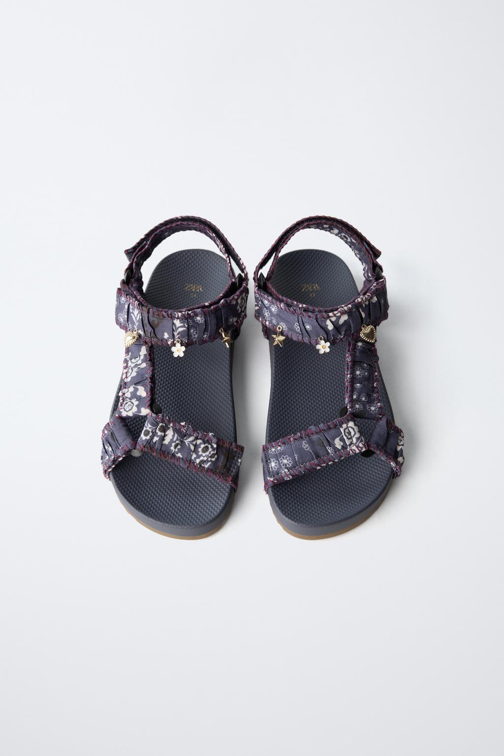 ТЕХНИЧЕСКИЕ САНДАЛИИ С ЦВЕТАМИ