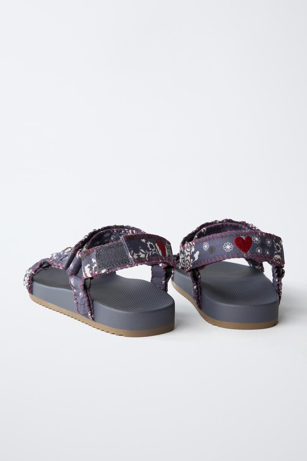 ТЕХНИЧЕСКИЕ САНДАЛИИ С ЦВЕТАМИ