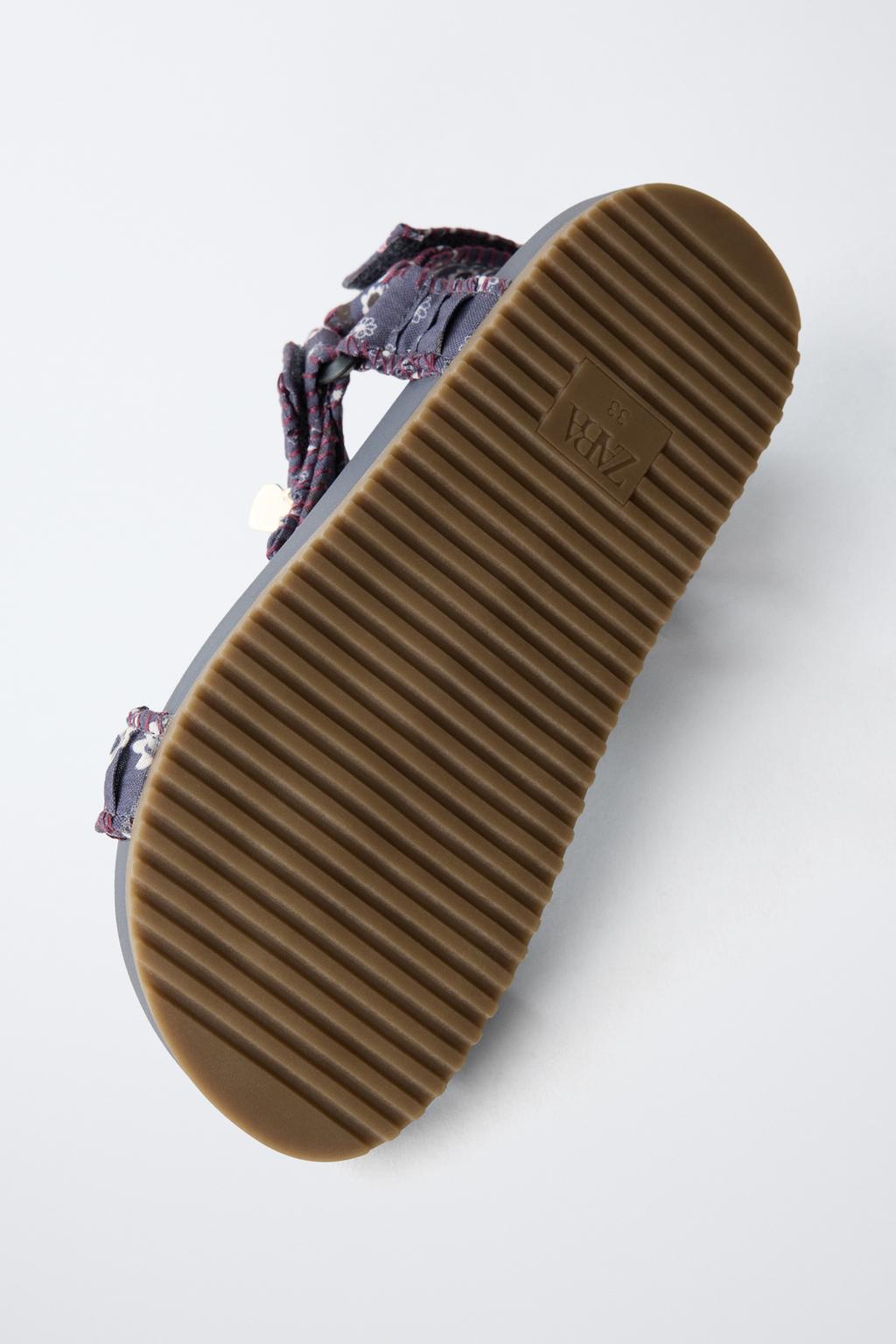 ТЕХНИЧЕСКИЕ САНДАЛИИ С ЦВЕТАМИ