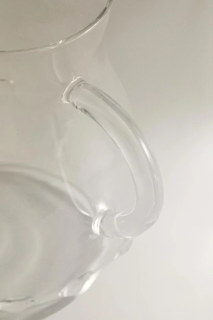 Кувшин из боросиликатного стекла с точками- Заказать в России