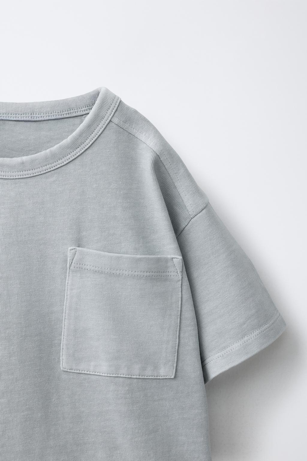 ОДНОТОННЫЙ КОМПЛЕКТ ИЗ ФУТБОЛКИ И БЕРМУДОВ