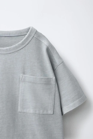 Однотонный комплект из футболки и бермудов