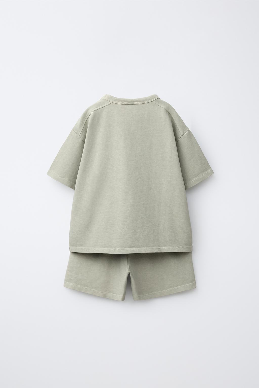 ОДНОТОННЫЙ КОМПЛЕКТ ИЗ ФУТБОЛКИ И БЕРМУДОВ