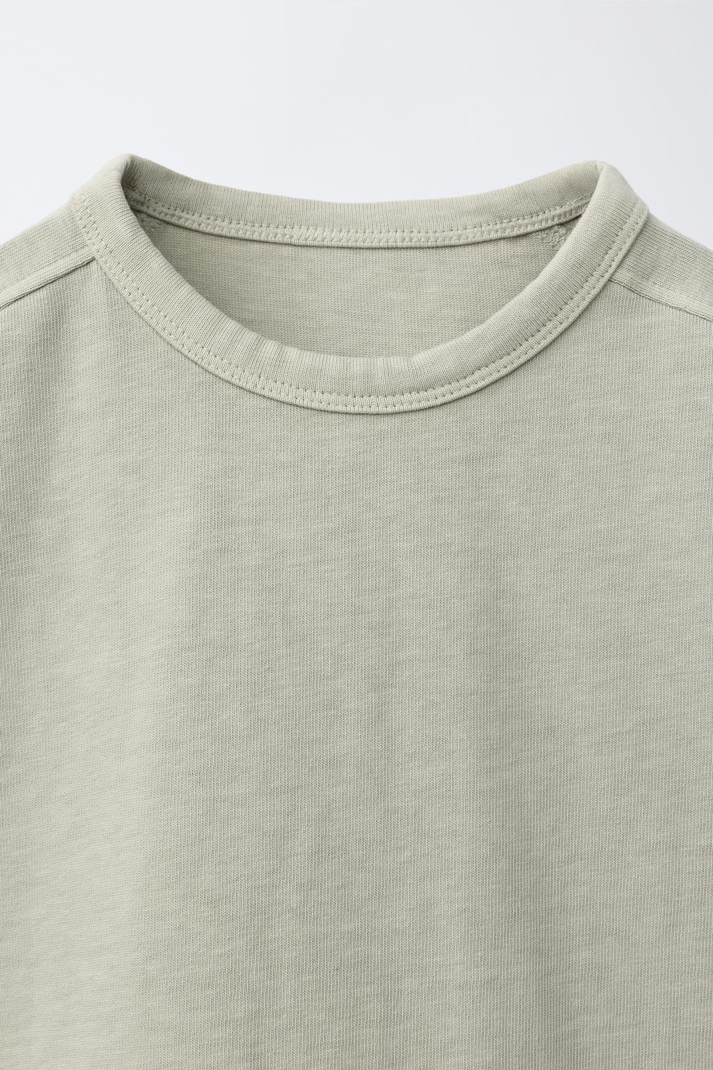 ОДНОТОННЫЙ КОМПЛЕКТ ИЗ ФУТБОЛКИ И БЕРМУДОВ