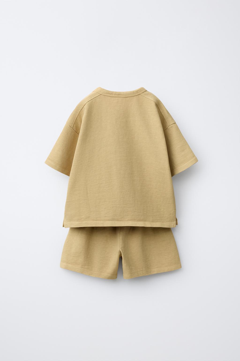 ОДНОТОННЫЙ КОМПЛЕКТ ИЗ ФУТБОЛКИ И БЕРМУДОВ