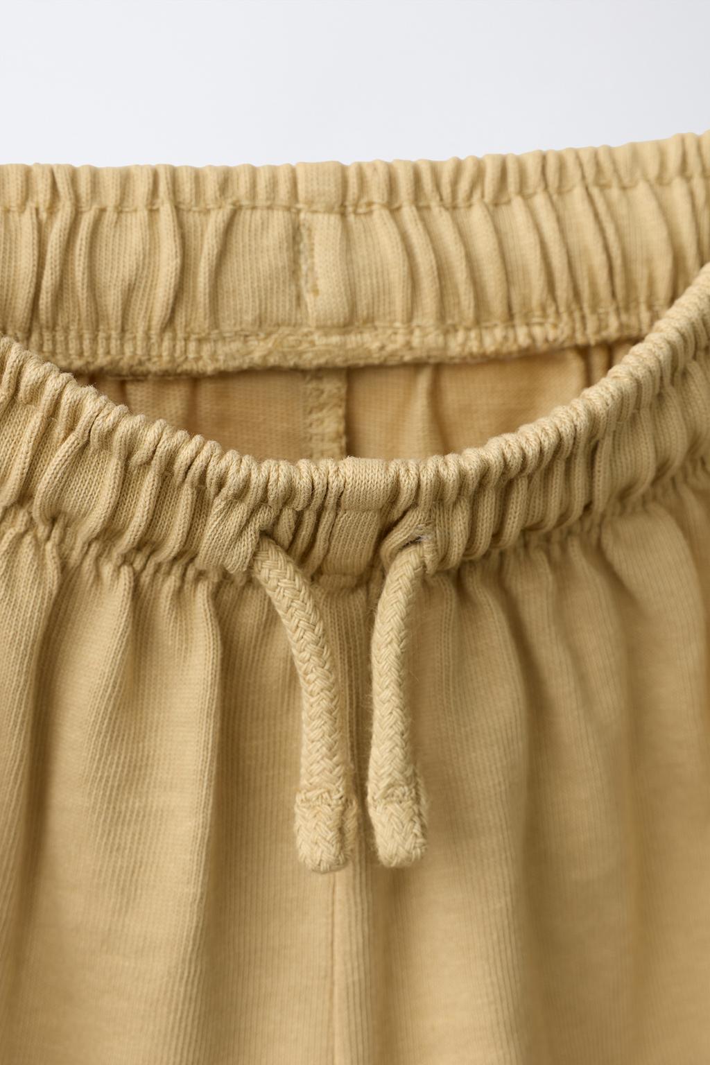 ОДНОТОННЫЙ КОМПЛЕКТ ИЗ ФУТБОЛКИ И БЕРМУДОВ