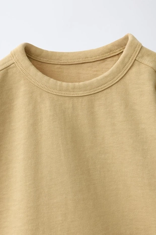 Однотонный комплект из футболки и бермудов