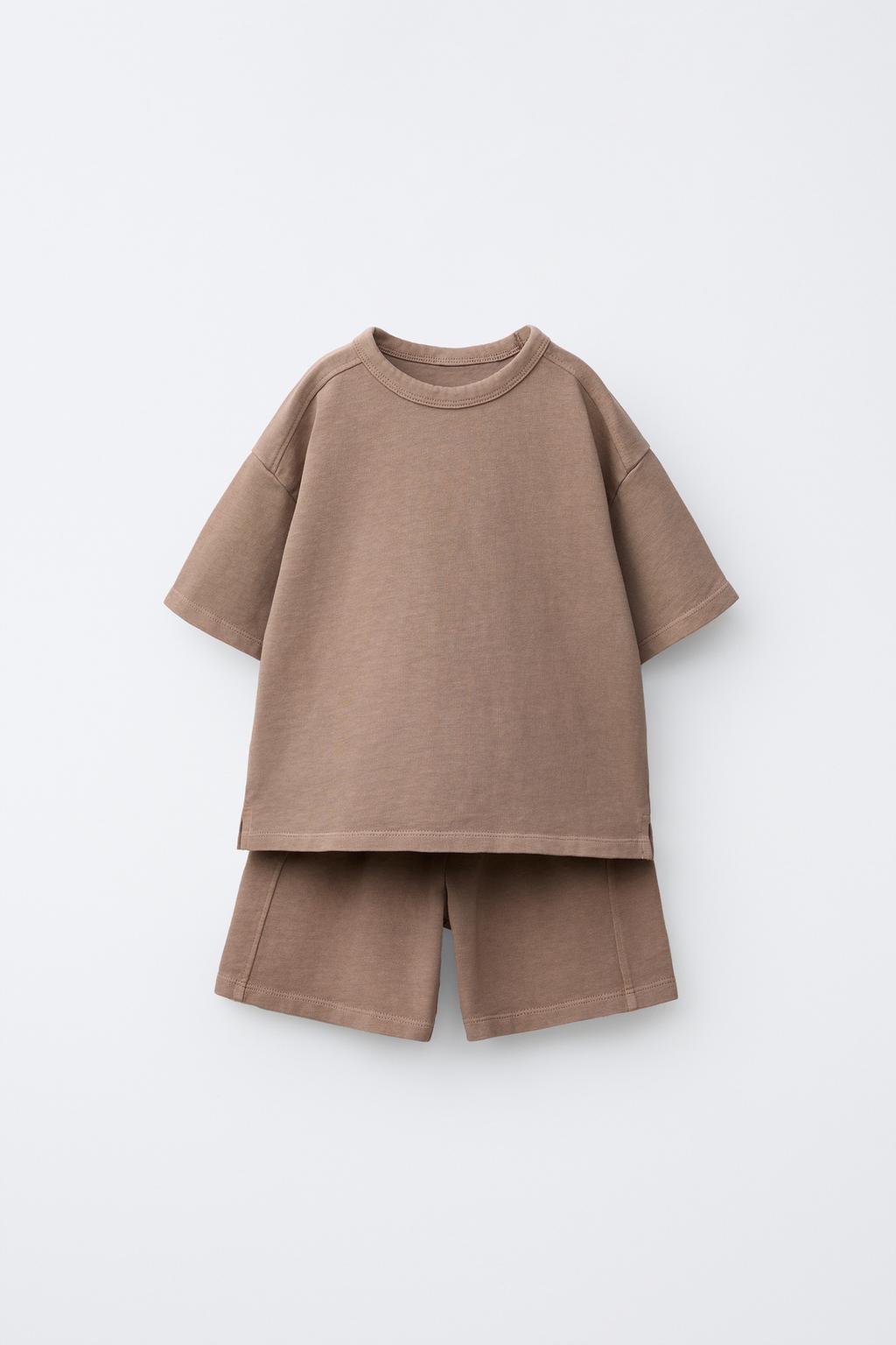 ОДНОТОННЫЙ КОМПЛЕКТ ИЗ ФУТБОЛКИ И БЕРМУДОВ