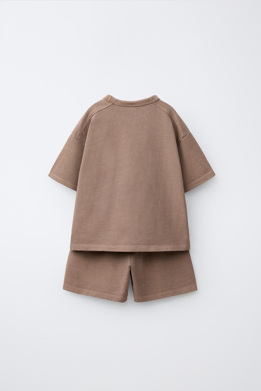 ОДНОТОННЫЙ КОМПЛЕКТ ИЗ ФУТБОЛКИ И БЕРМУДОВ