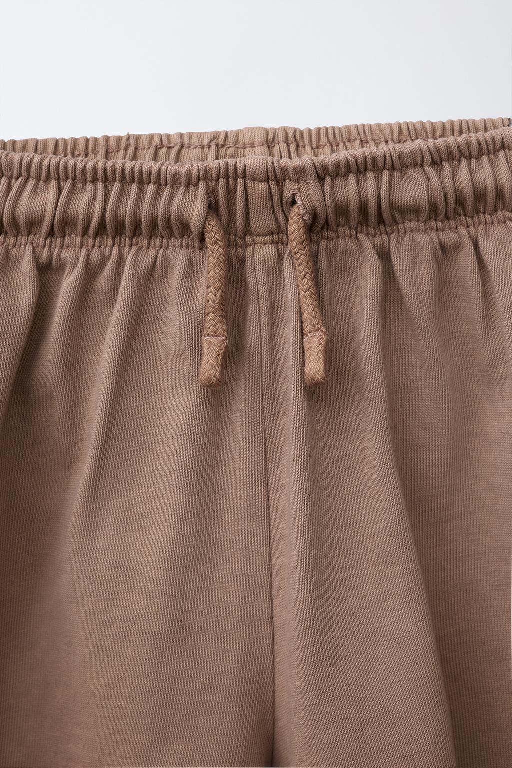 ОДНОТОННЫЙ КОМПЛЕКТ ИЗ ФУТБОЛКИ И БЕРМУДОВ