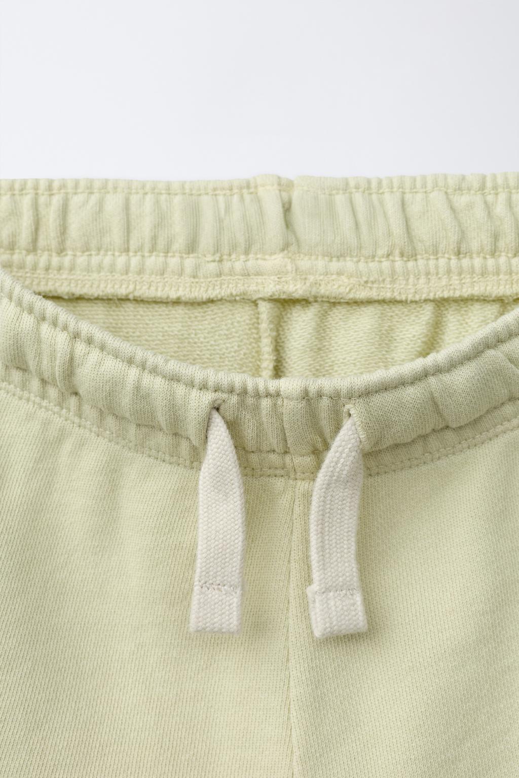 ШОРТЫ ИЗ МЯГКОЙ ТКАНИ С НАДПИСЬЮ