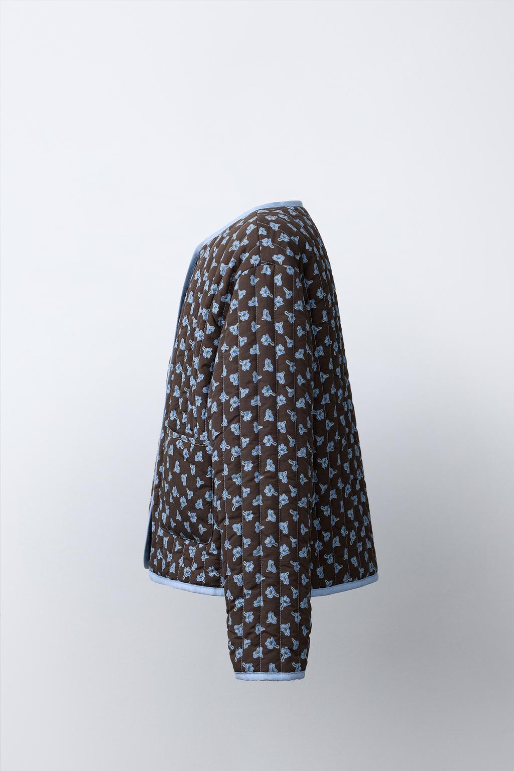 СТЕГАНАЯ КУРТКА С ЦВЕТОЧНЫМ ПРИНТОМ