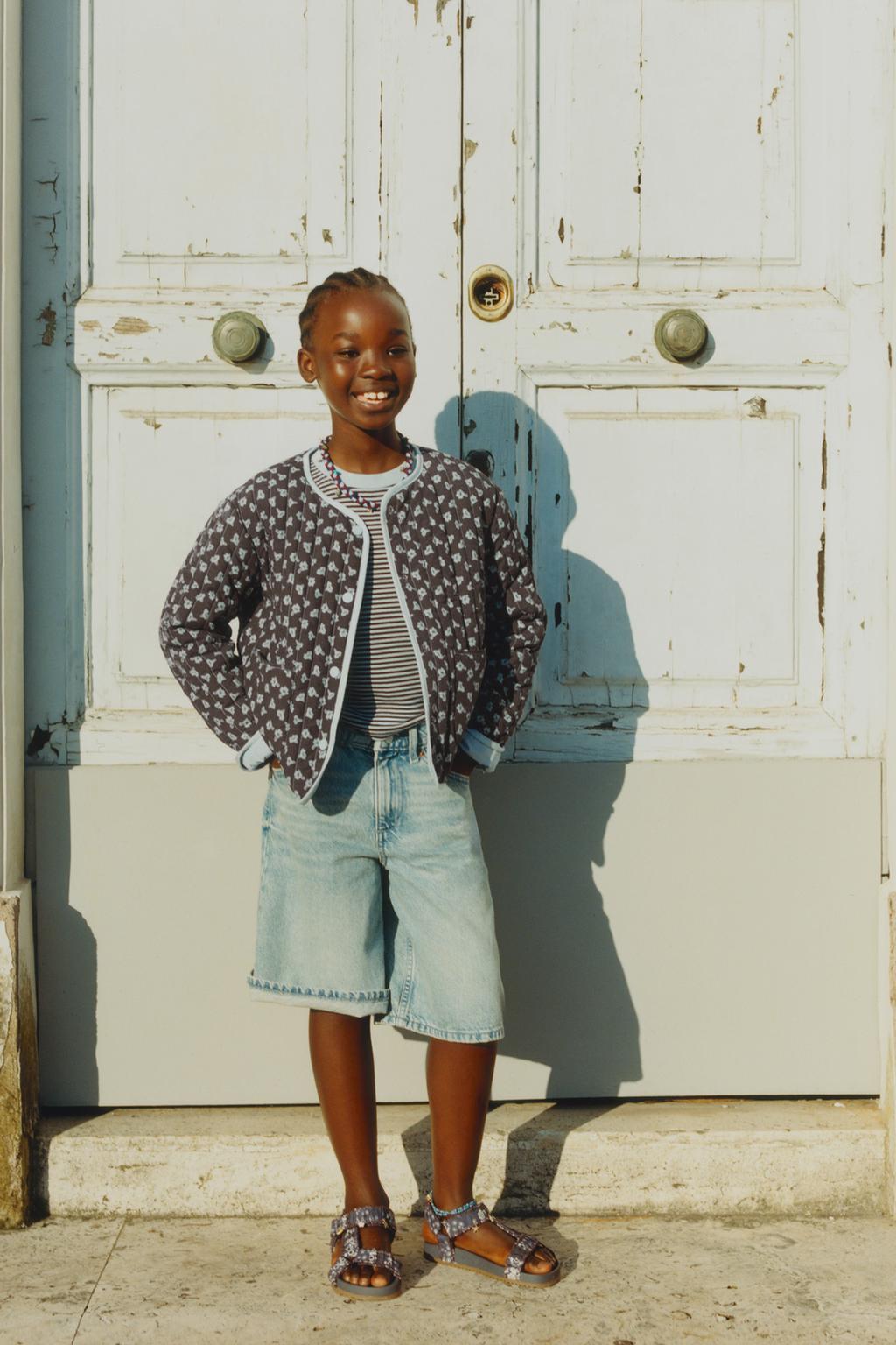 СТЕГАНАЯ КУРТКА С ЦВЕТОЧНЫМ ПРИНТОМ