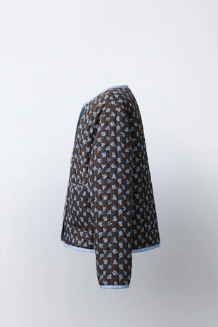 Стеганая куртка с цветочным принтом- Заказать в России