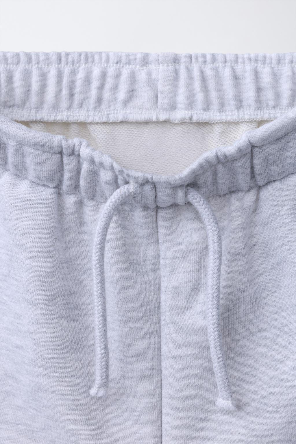 ШОРТЫ ИЗ МЯГКОЙ ТКАНИ С НАШИВКОЙ «ЗВЕЗДА»