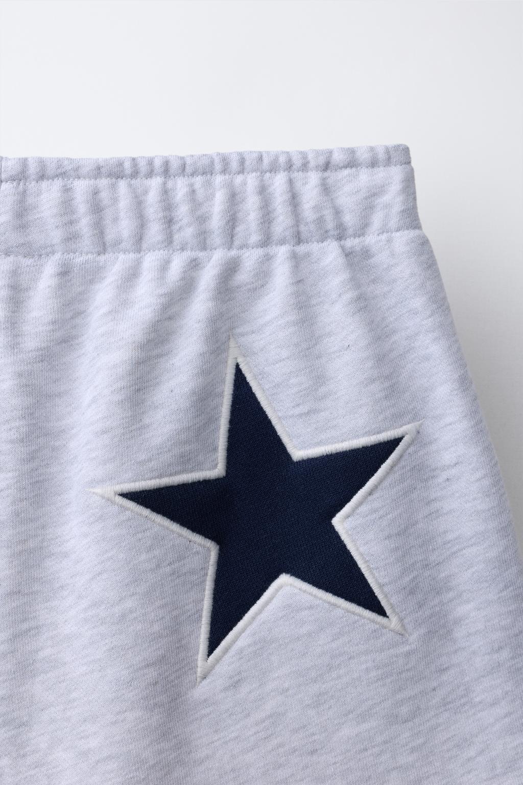 ШОРТЫ ИЗ МЯГКОЙ ТКАНИ С НАШИВКОЙ «ЗВЕЗДА»