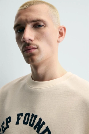 Толстовка Boxy Fit с принтом-номером- Заказать в России