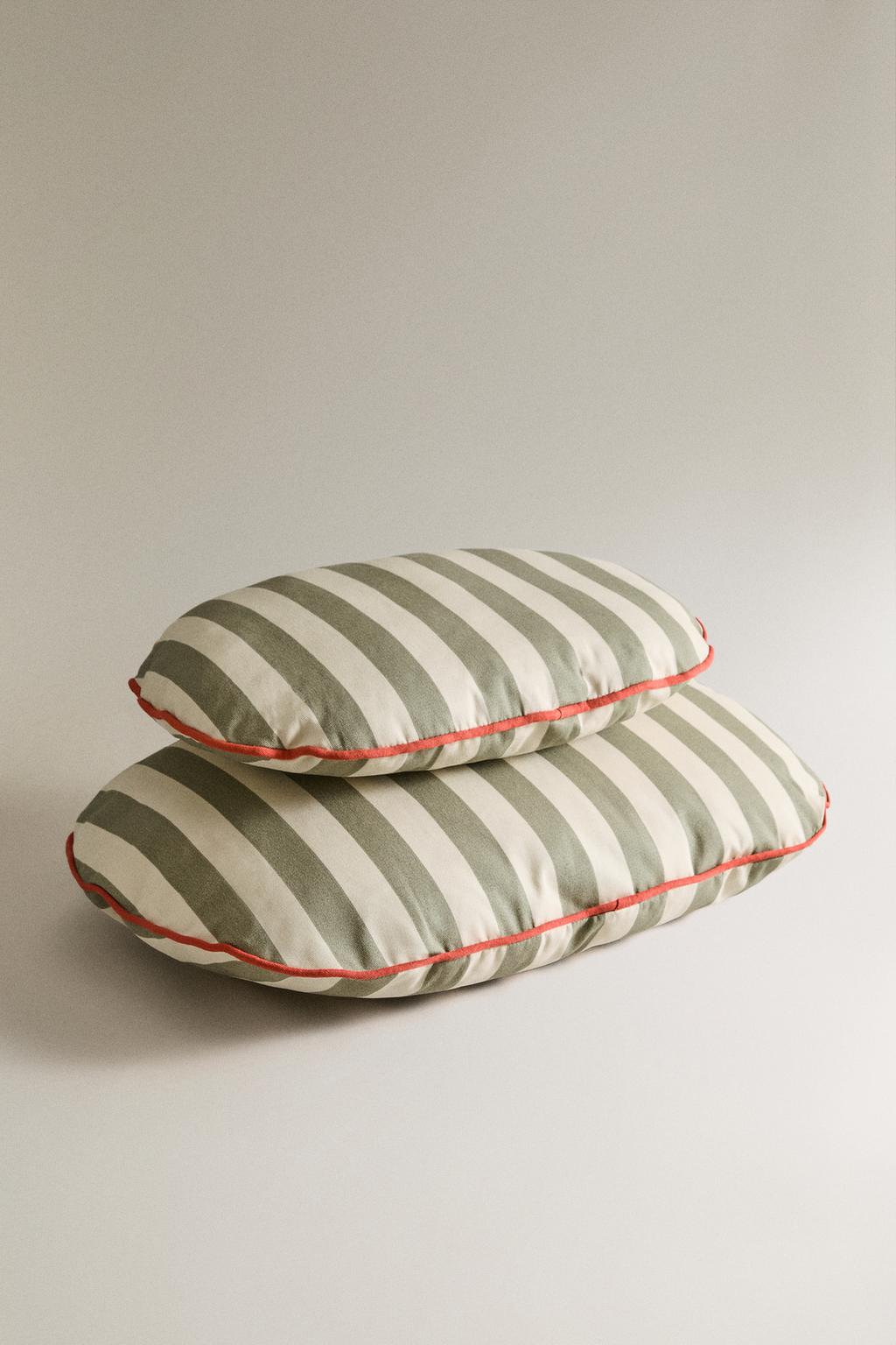 Овальная подушка для домашних животных в полоску