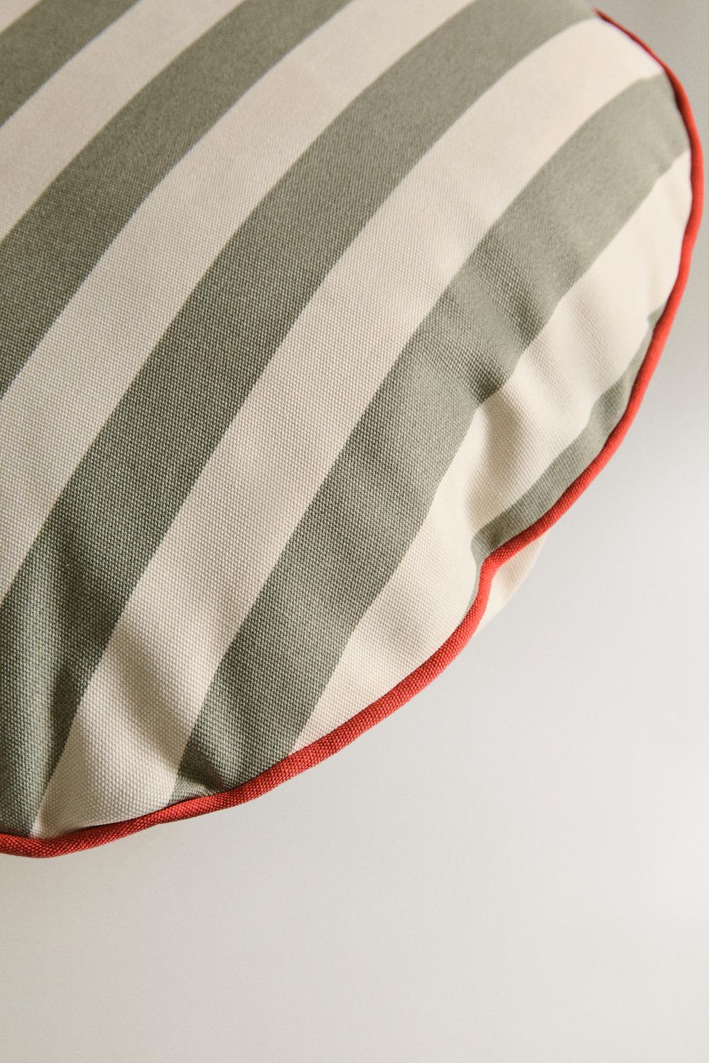 Овальная подушка для домашних животных в полоску