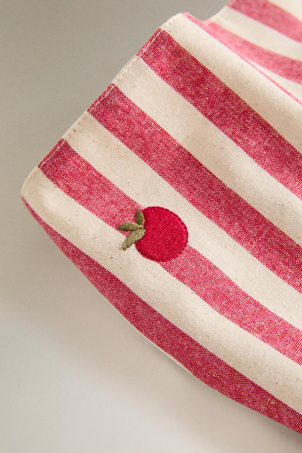 Бандана для питомца с полосками и вышитым помидором