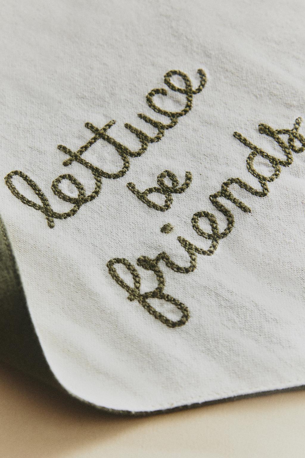 Реверсивная повязка для домашних животных с томатом