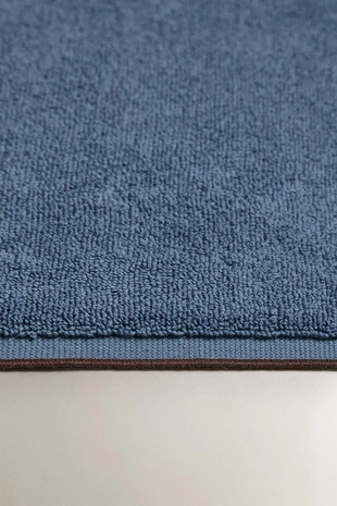 Полотенце с цветной стежкой