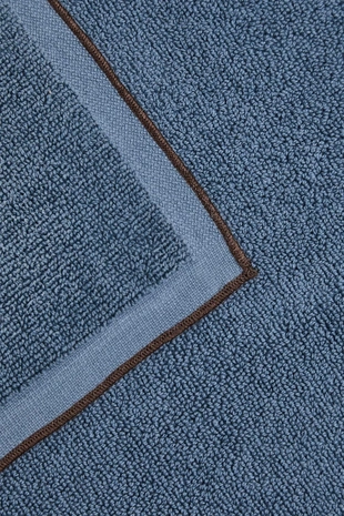 Полотенце с цветной стежкой