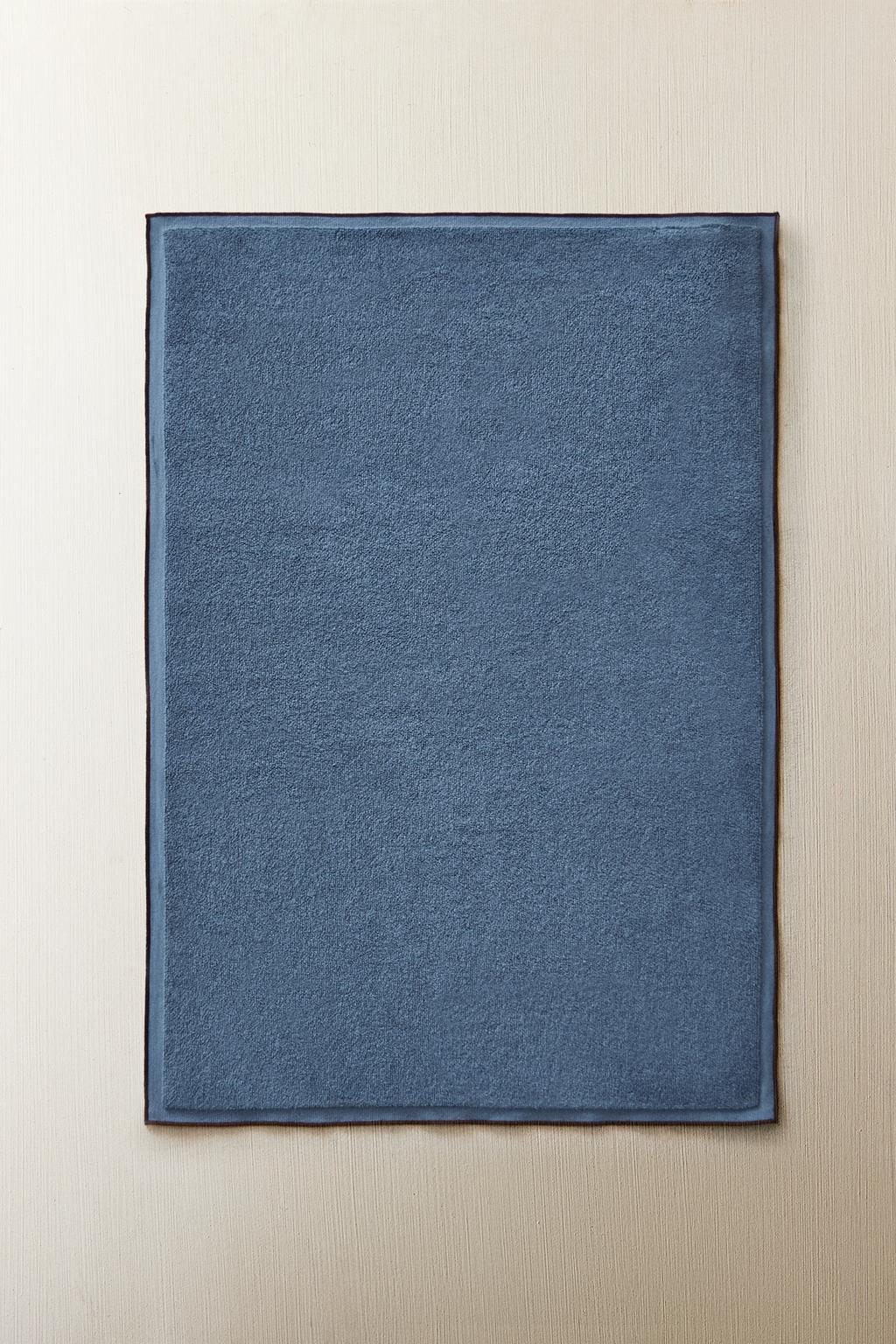 Полотенце с цветной стежкой