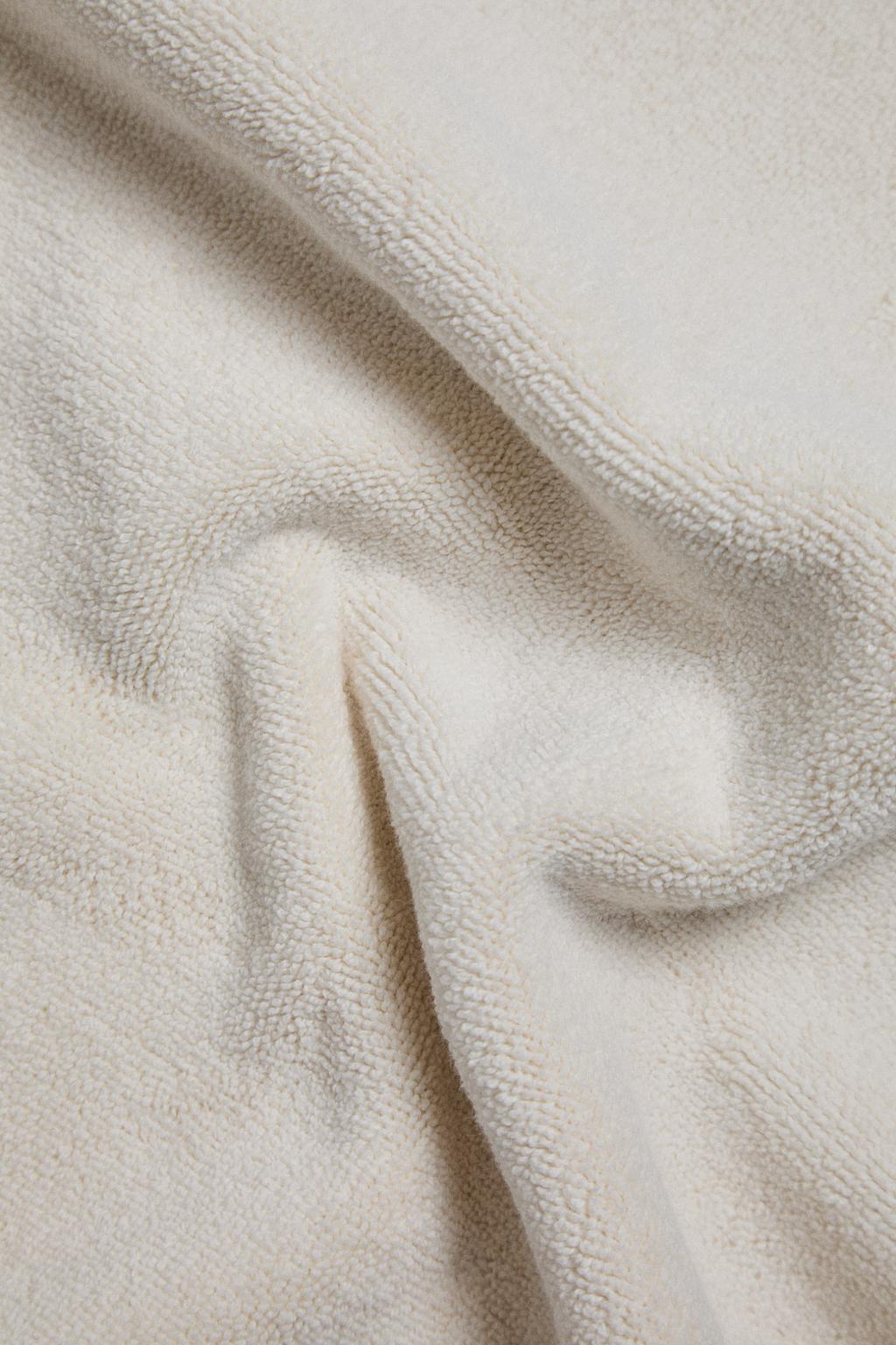 Полотенце с контрастной отделкой