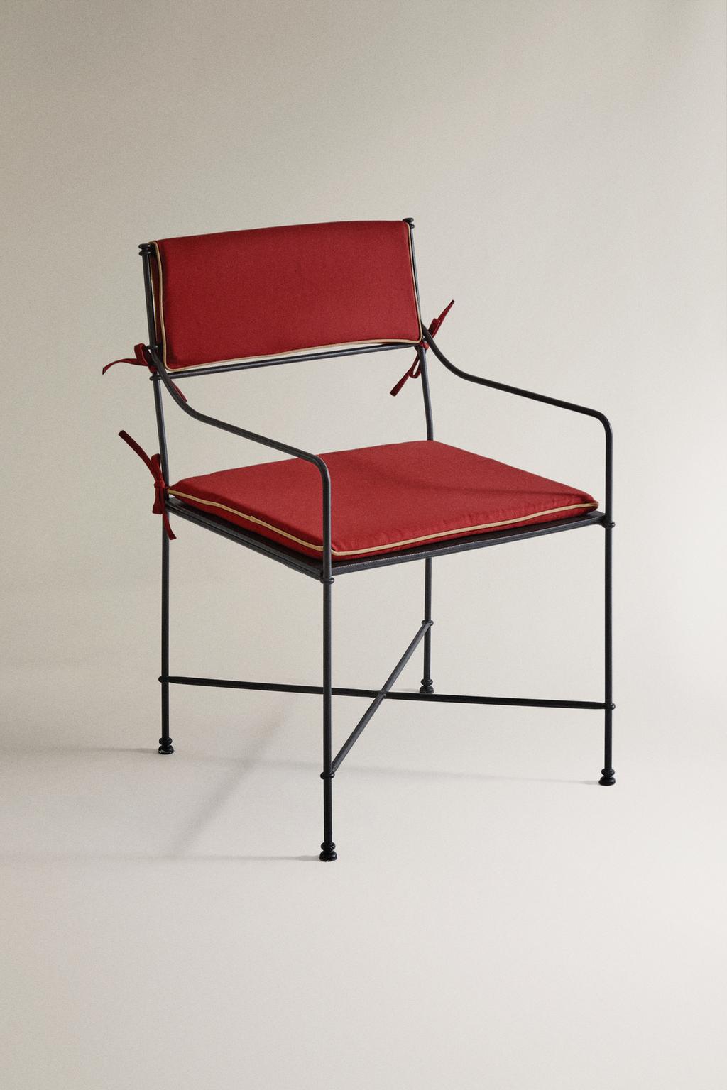 Прямоугольная подушка для спинки кресла с контрастными отделками