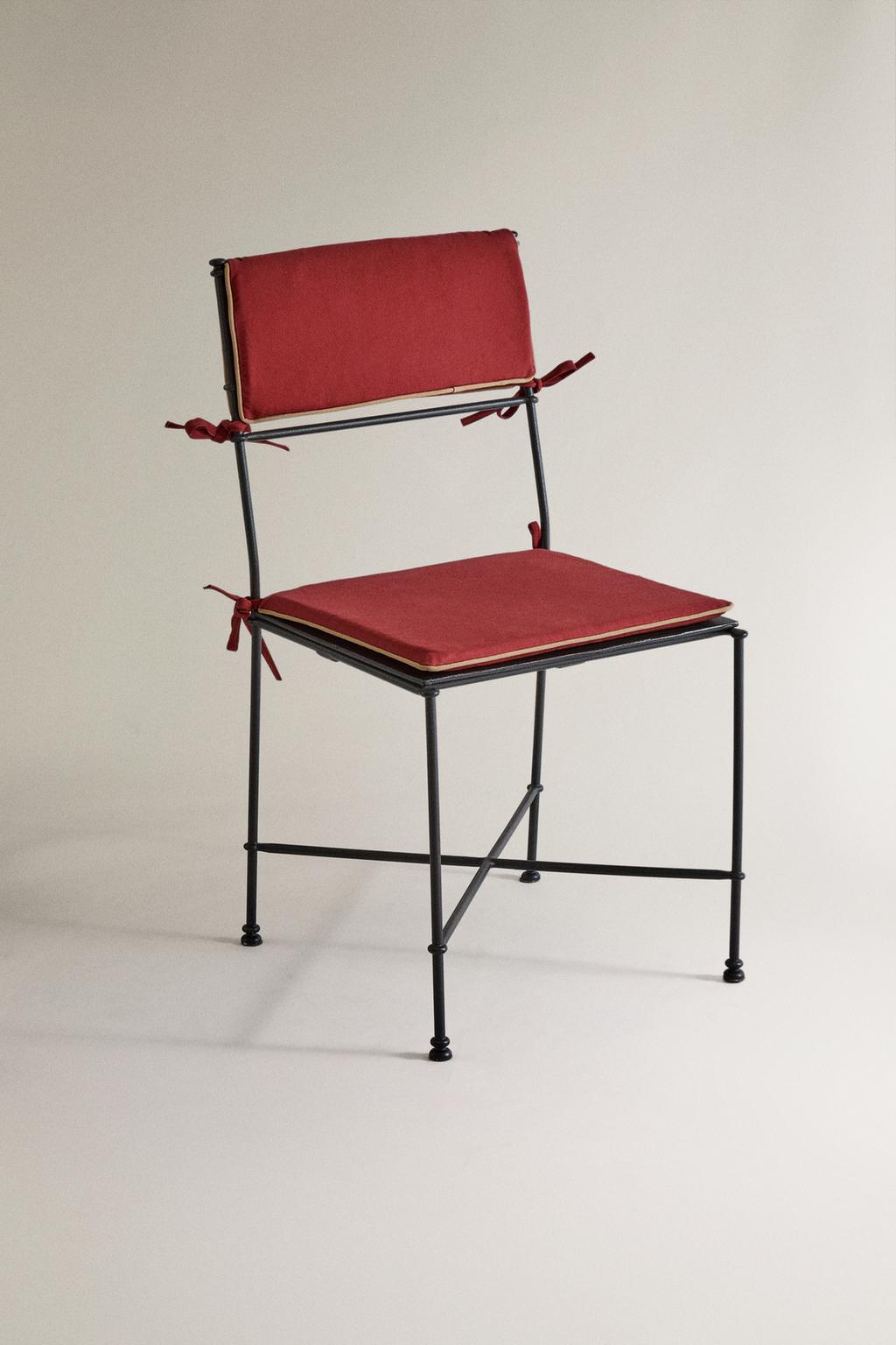 Прокладка для спинки кресла с контрастной отделкой