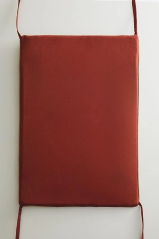 Прокладка на спинку скамьи с контрастной отделкой- Заказать в России