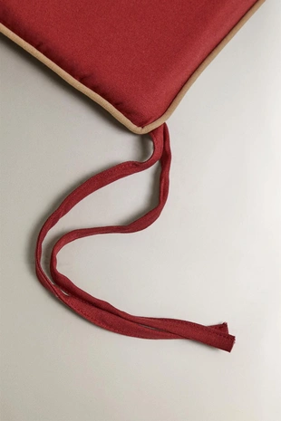 Прямоугольная подушка для кресла с контрастной отделкой- Заказать в России