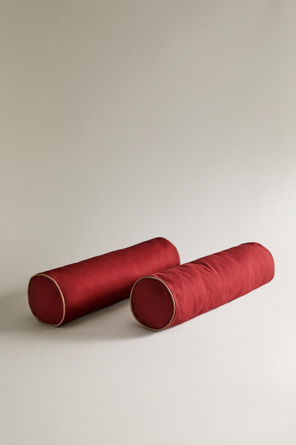 Большая подушка с контрастной отделкой