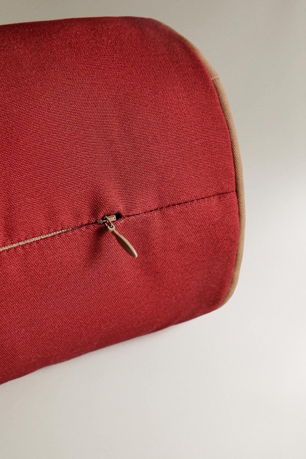 Большая подушка с контрастной отделкой