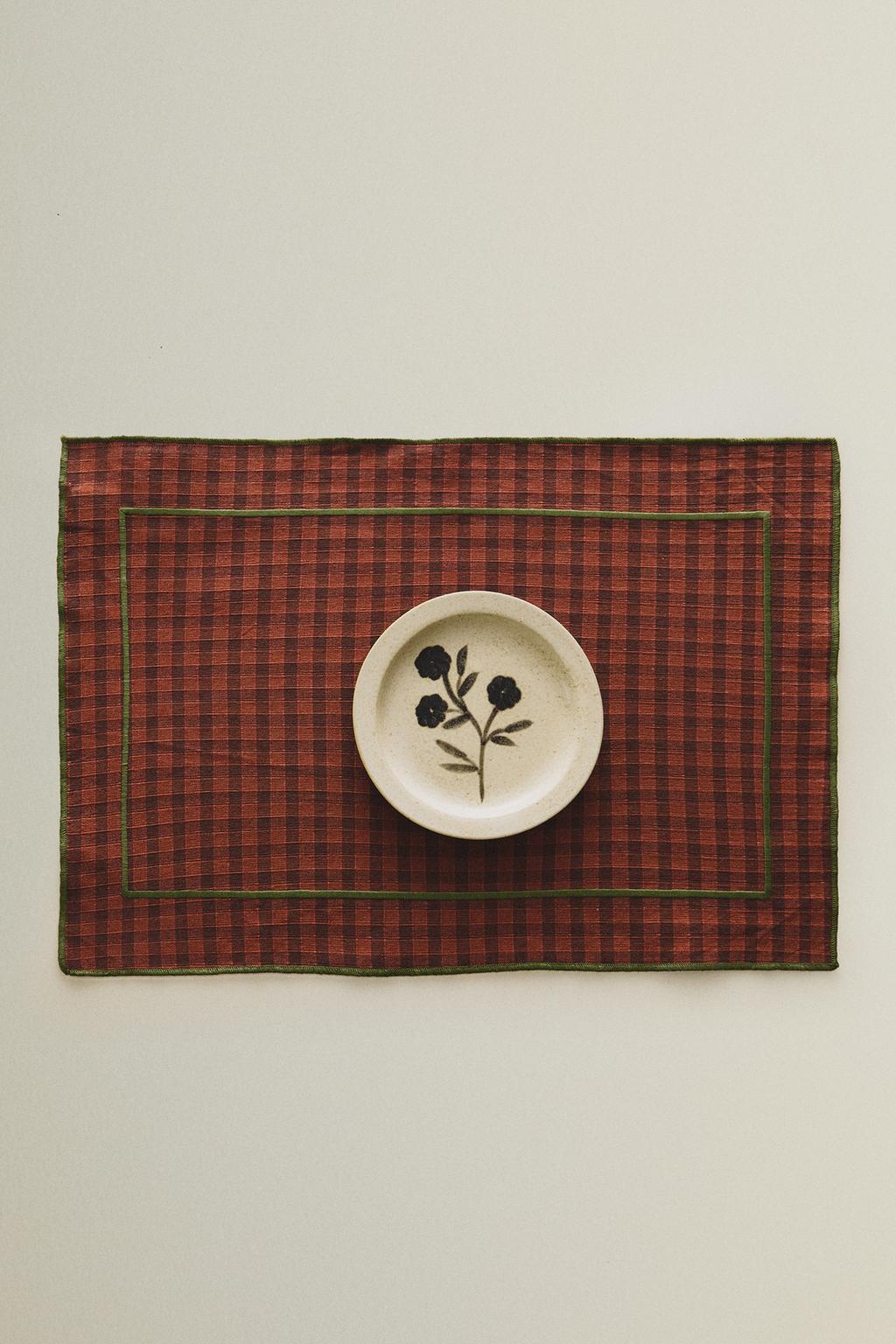 Салфетка из хлопка с клетчатым узором и контрастной стежкой