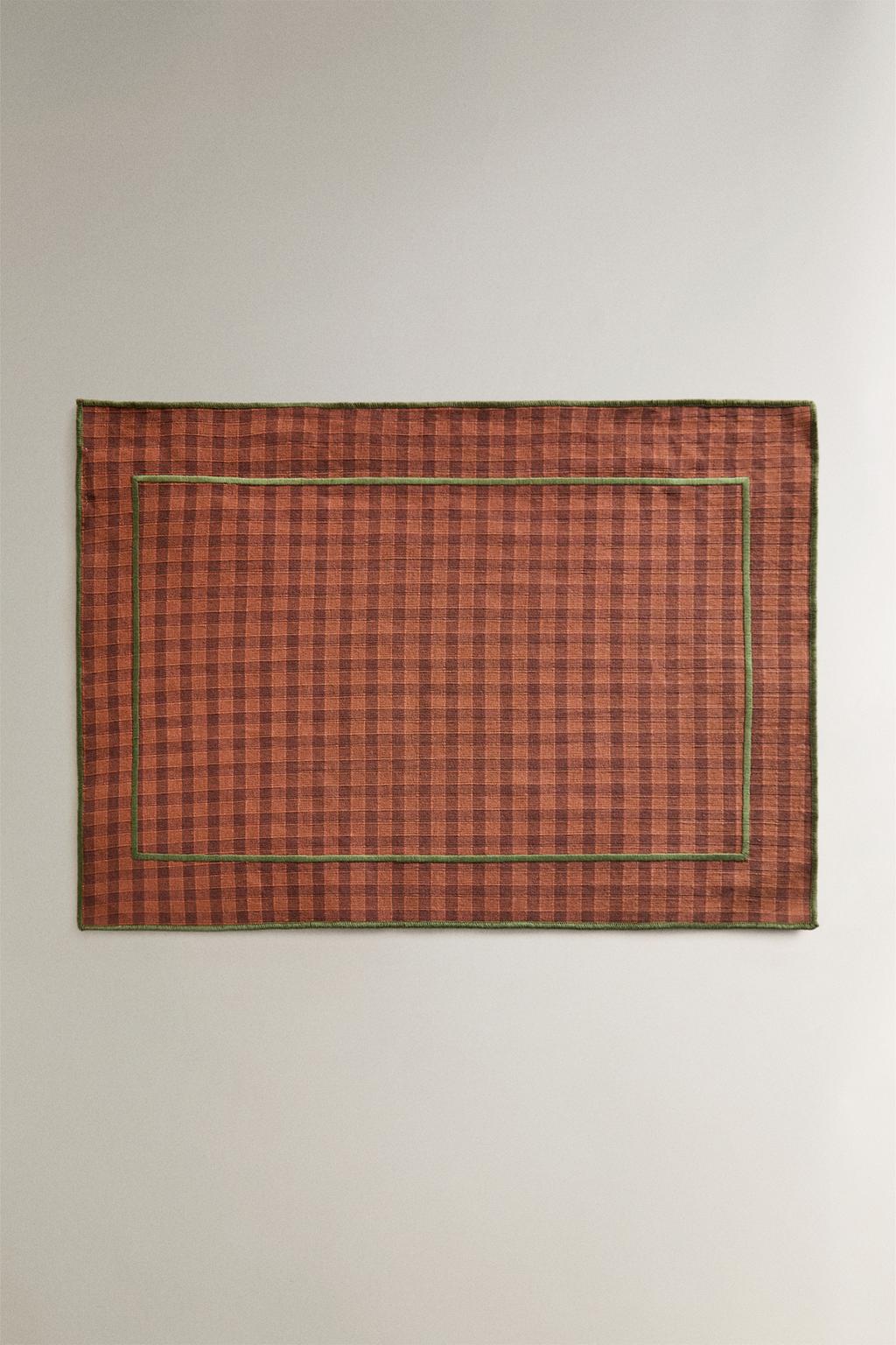 Салфетка из хлопка с клетчатым узором и контрастной стежкой