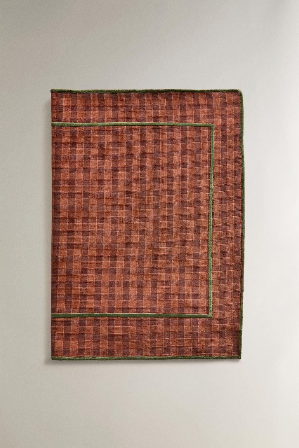 Салфетка из хлопка с клетчатым узором и контрастной стежкой