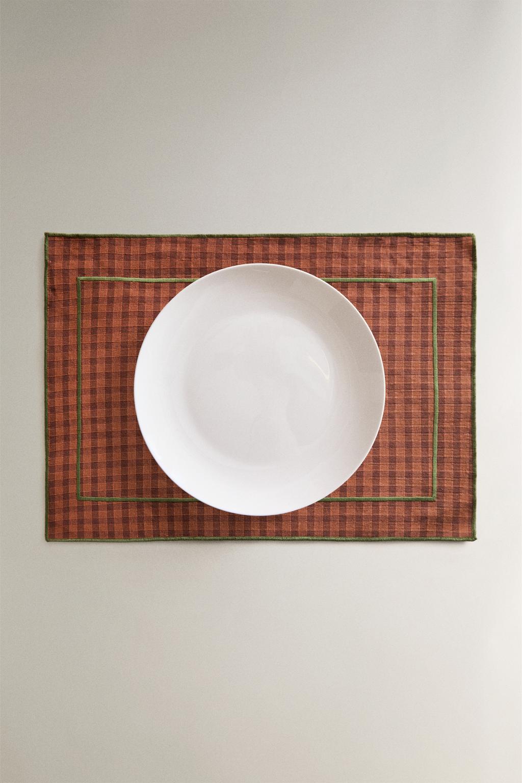 Салфетка из хлопка с клетчатым узором и контрастной стежкой